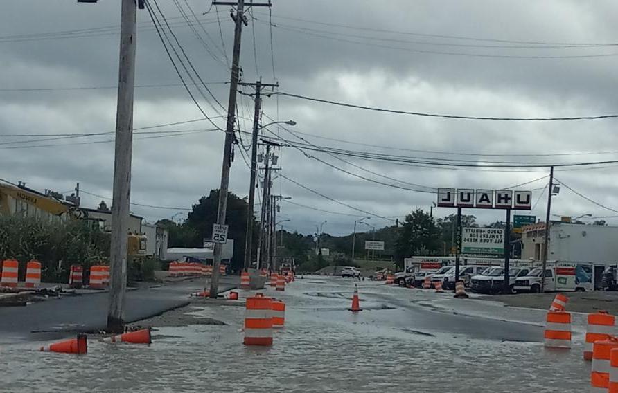 Flooding outside in Newport, RI